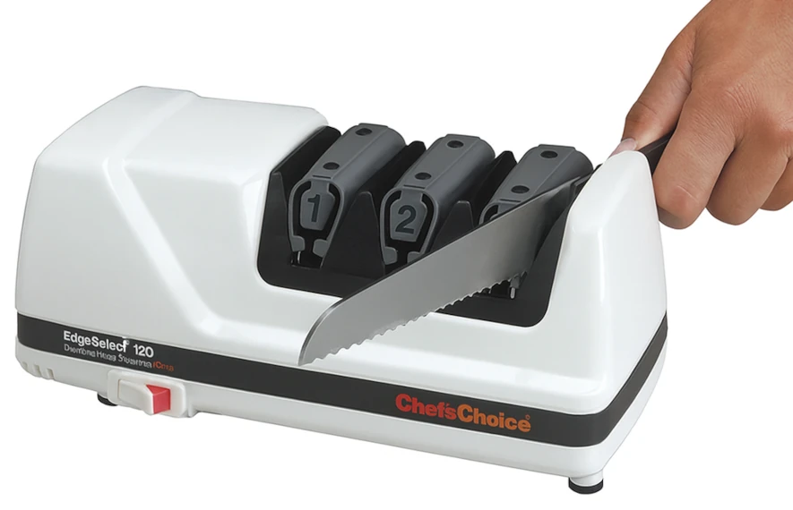 Sliper tagget kniv med chefs choice edgeselect 120 knivsliper